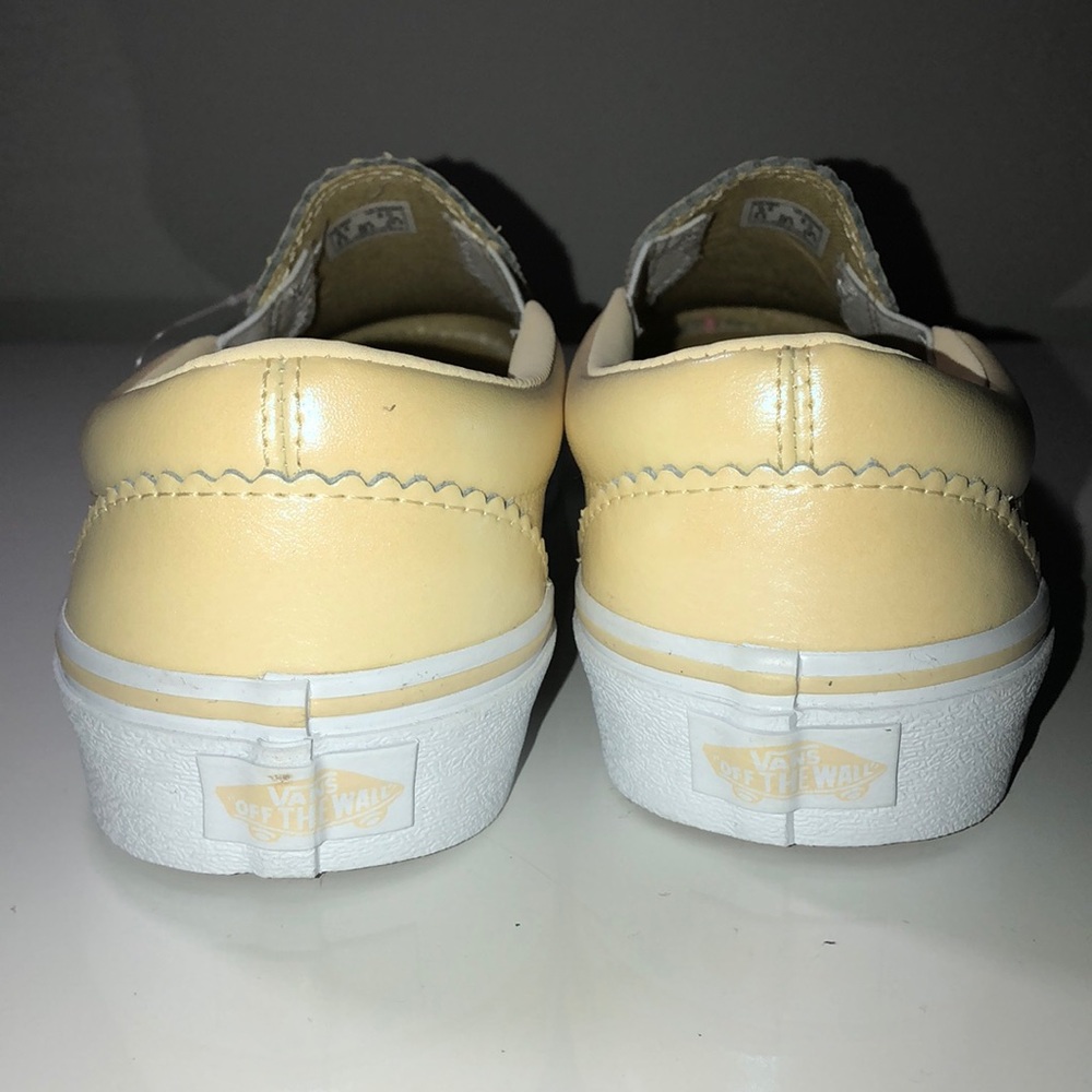 Vans - Picture 2 of 4